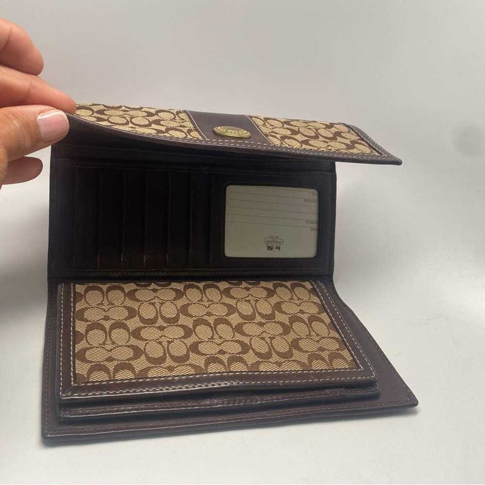 Coach  Wallet in Signature Logo